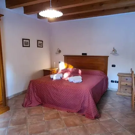 לינה וארוחת בוקר Corte Belvedere 3*